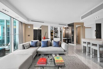 1000 South Pointe Dr in Miami Beach, FL - Building Photo - Building Photo