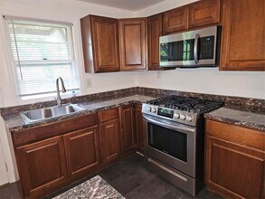 64 Bayside Ave in Oyster Bay, NY - Building Photo - Building Photo