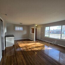 11539 Hanford Dr in Warren, MI - Building Photo - Building Photo