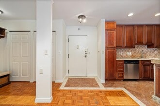 1111 River Rd in Edgewater, NJ - Building Photo - Building Photo