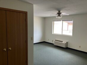 15577 Ohio 691, Unit 1 in Nelsonville, OH - Foto de edificio - Building Photo