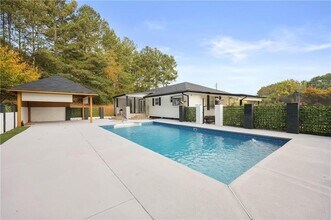 404 Springlake Rd in Lawrenceville, GA - Building Photo - Building Photo