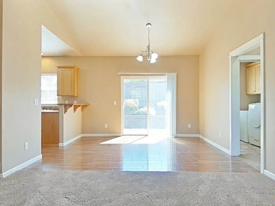 3517 NW Coronado St in Corvallis, OR - Foto de edificio