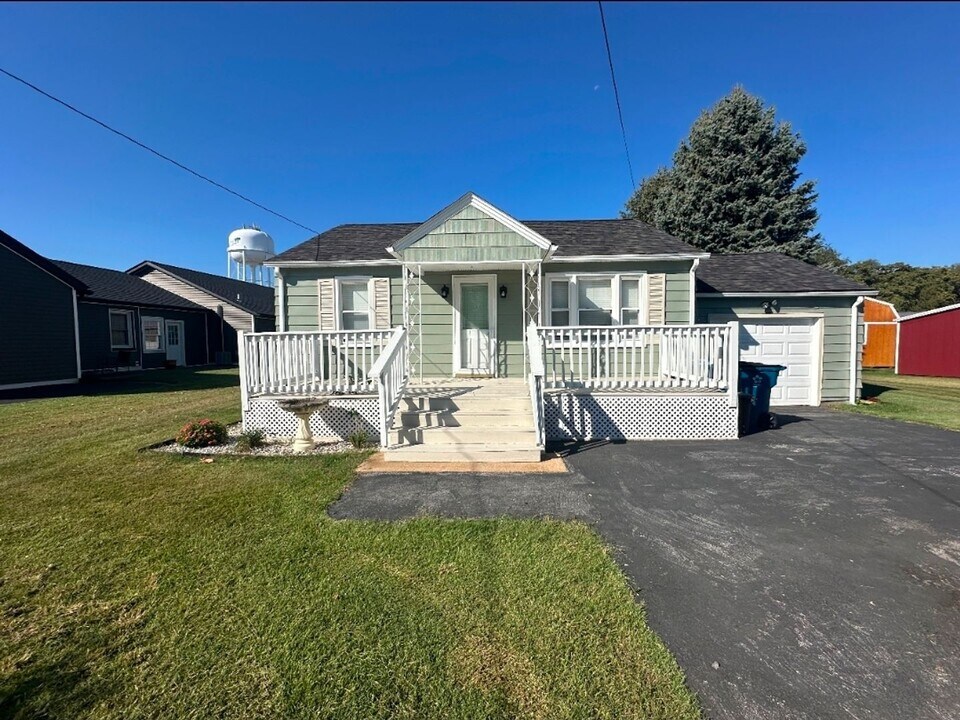 120 15th St in Wood River, IL - Building Photo