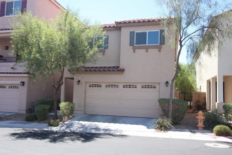 8325 Time Machine Ave in Las Vegas, NV - Building Photo