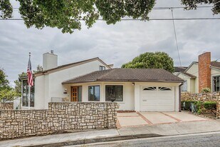 215 3rd St in Pacific Grove, CA - Building Photo