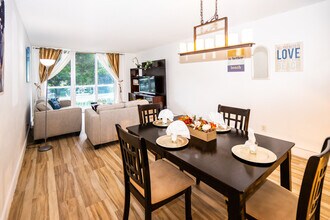 19370 Collins Ave, Unit 1 in Sunny Isles Beach, FL - Foto de edificio - Building Photo