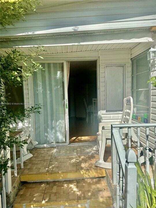 3050 SW 51st Ave in Davie, FL - Building Photo