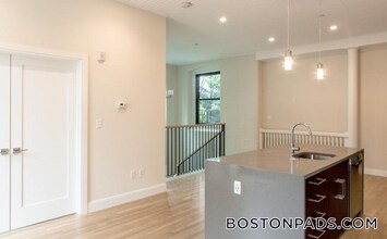 11 Newcomb St, Unit 4 in Boston, MA - Building Photo - Building Photo