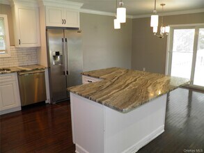 2 Argyle Pl in Smithtown, NY - Building Photo - Building Photo