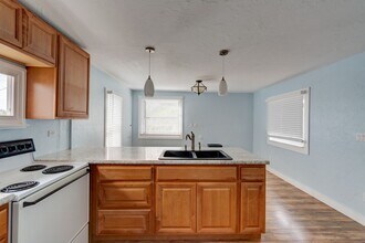 1210 SE Pioneer Way in Oak Harbor, WA - Building Photo - Building Photo