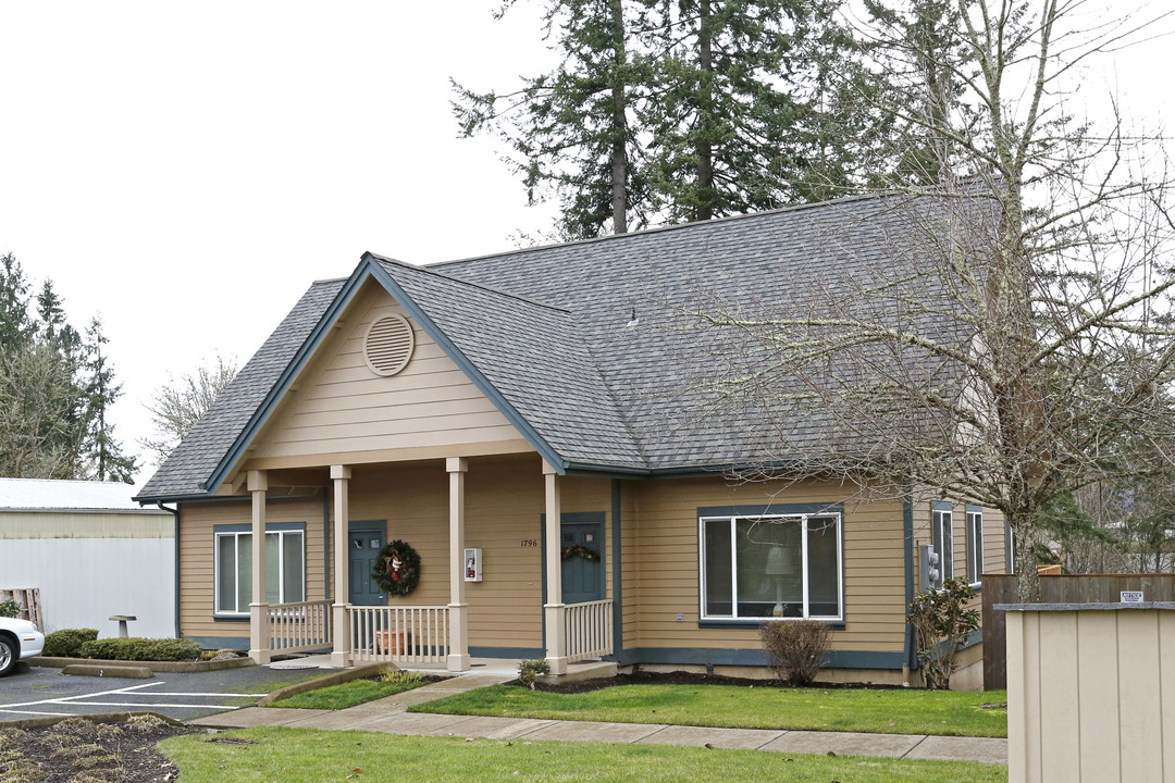 Ames Creek in Sweet Home, OR - Building Photo