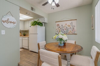 Country Aire in Goodyear, AZ - Foto de edificio - Interior Photo
