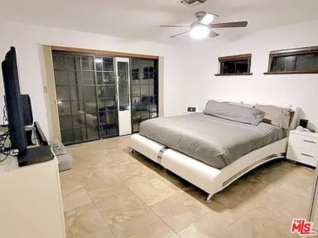 16913 Bassett St in Los Angeles, CA - Building Photo - Building Photo