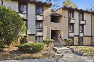 11647 Stoneview Square in Reston, VA - Building Photo
