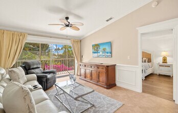 2202 Hidden Lake Dr, Unit Falling Waters in Naples, FL - Foto de edificio - Building Photo