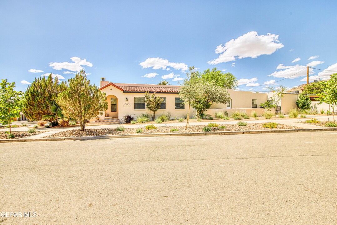 1011 Madeline Dr in El Paso, TX - Building Photo