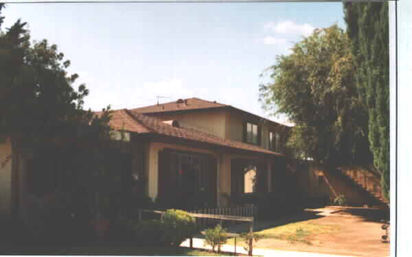 3106 Topaz Ln in Fullerton, CA - Foto de edificio