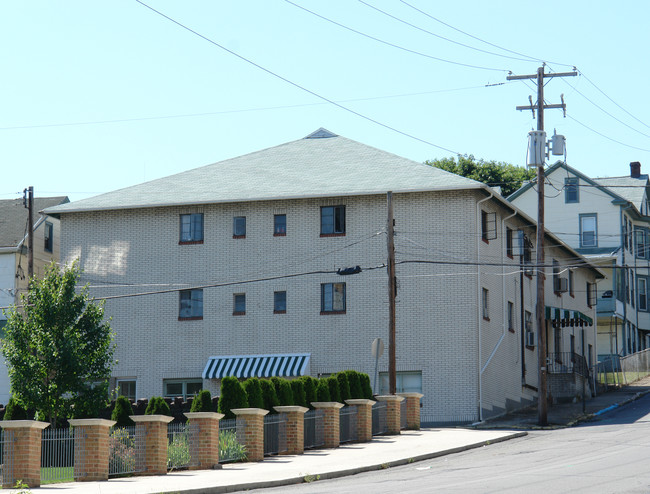 41 S Oak St in Coal Township, PA - Building Photo - Building Photo