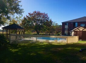 Olde English Village of Hampton in Hampton, NH - Building Photo