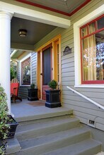 3324 NE Peerless Pl in Portland, OR - Building Photo - Building Photo