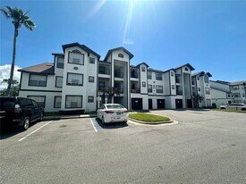 2213 Grand Cayman Ct, Unit 1121 in Kissimmee, FL - Building Photo