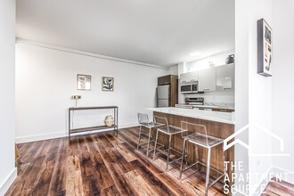 1553 W Hollywood Ave, Unit A in Chicago, IL - Foto de edificio - Building Photo