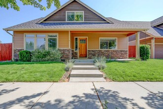 63394 Tristar Drive in Bend, OR - Foto de edificio - Building Photo