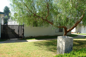 212 W Verdugo Ave in Burbank, CA - Building Photo - Building Photo