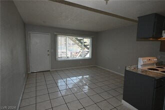 3101 E Carey Ave, Unit 2 in North Las Vegas, NV - Building Photo - Building Photo