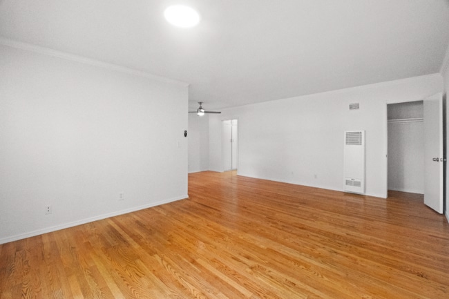 2001 Beachwood Dr in Los Angeles, CA - Building Photo - Building Photo