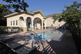 Royal Oaks (PG Capital) -NEW in Hollywood, FL - Building Photo