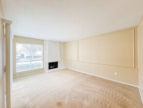 11339 Grand Manan Dr in Cypress, CA - Foto de edificio - Building Photo