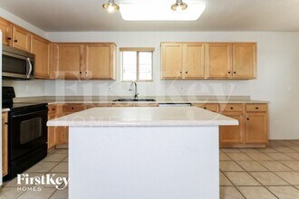 17558 W Calavar Rd in Surprise, AZ - Building Photo - Building Photo