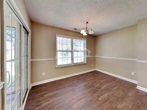 1103 Poplar Ridge Rd in Fuquay Varina, NC - Foto de edificio - Building Photo