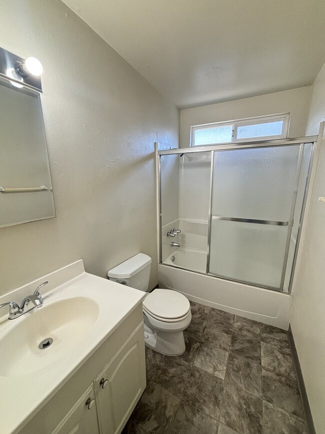 1704 Rose Ave in Modesto, CA - Building Photo - Building Photo