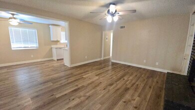 555 E Lemon Ave in Glendora, CA - Foto de edificio - Building Photo