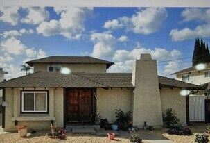 208 E 1st Ave, Unit Apartment on first Ave in La Habra, CA - Building Photo