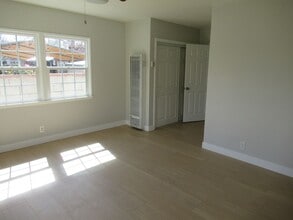 13628 Ardis Ave, Unit 1611 - B-812 - B in Bellflower, CA - Building Photo - Building Photo