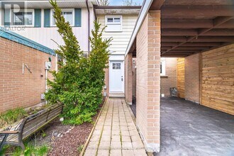 140-140 Ripley Ct in Oakville, ON - Building Photo - Building Photo