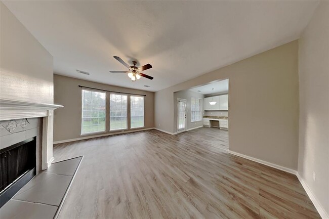 3822 Pin Oak Dr S in Pearland, TX - Foto de edificio - Building Photo