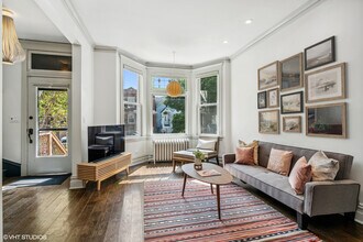 2430 N Hamlin Ave in Chicago, IL - Building Photo - Building Photo