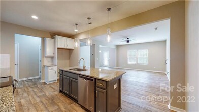 8550 River Ridge Dr in Harrisburg, NC - Building Photo - Building Photo