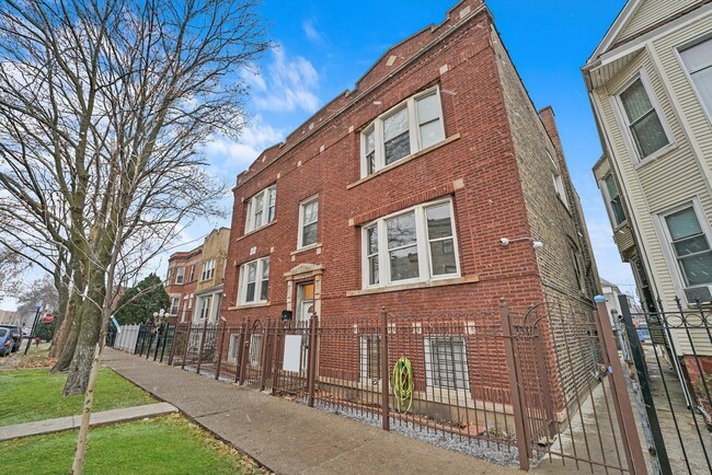 1534 N Karlov Ave in Chicago, IL - Building Photo - Building Photo