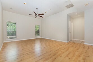 10438 High Hollows Dr, Unit 244L in Dallas, TX - Building Photo - Building Photo