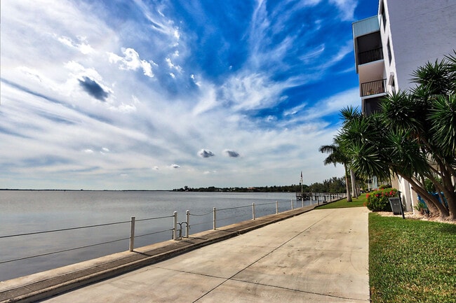 3460 N Key Dr, Unit 407 in North Fort Myers, FL - Building Photo - Building Photo