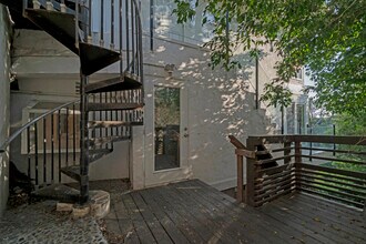 1737 Sunset Plaza Dr in Los Angeles, CA - Building Photo - Building Photo