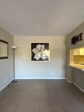 617 Sea Pine Way in Greenacres, FL - Foto de edificio - Building Photo