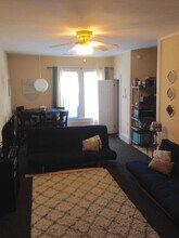 335 King St, Unit Apartment B in Charleston, SC - Building Photo - Building Photo