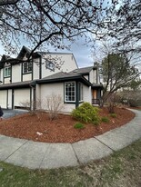 7 Lake Forest Dr, Unit 7 in Burlington, VT - Building Photo